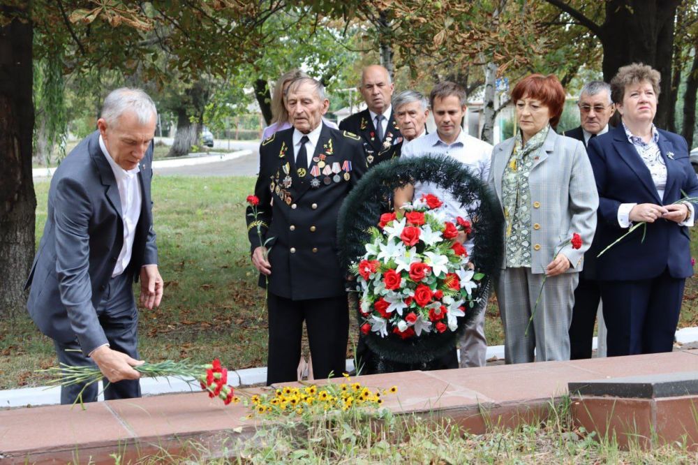 Светлана Алёшина: Возложили цветы к памятному знаку творцам Стахановского движения