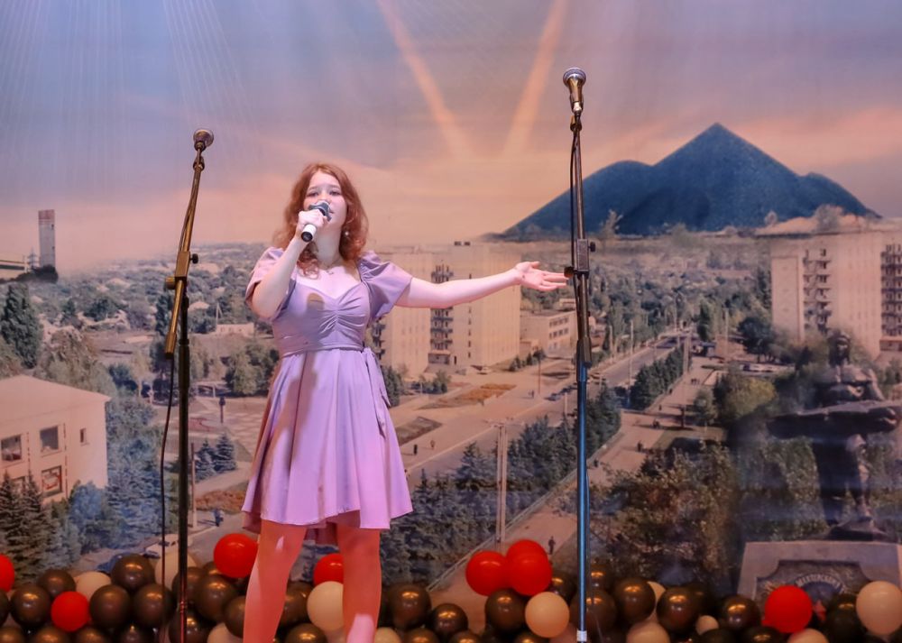 Торжественное собрание, посвященное Дню шахтера и Дню города Антрацита и Антрацитовского района, состоялось в ЦГДК им. Ленина