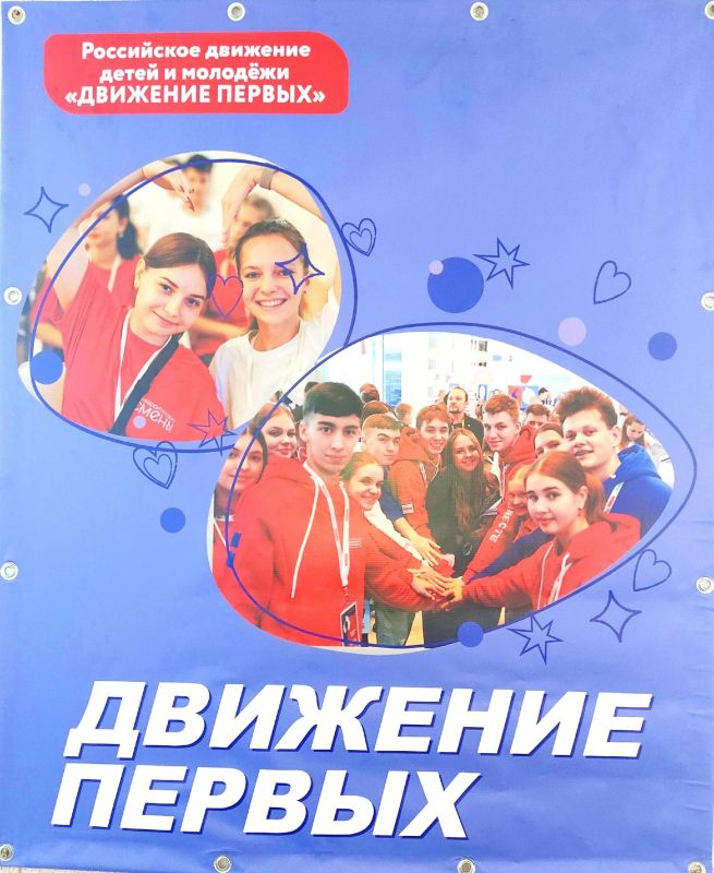 Коми передала Ровеньковскому колледжу стенды для оформления учреждения