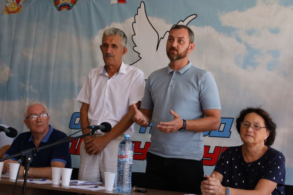 В городах и районах республики депутаты Народного Совета ЛНР провели приемы граждан и встречи с целью выявления и решения проблемных вопросов