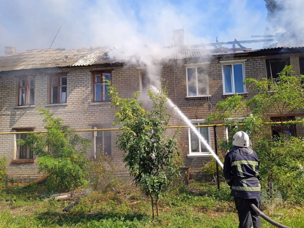 Ликвидация пожара, возникшего вследствие обстрела г. Новодружеска (Лисичанского городского округа)