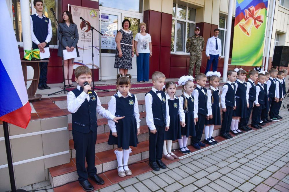 Ольга Бас: Сегодня приняла участие в торжественных мероприятиях, посвященных Дню знаний в луганской гимназии № 30 имени Н.Т. Фесенко