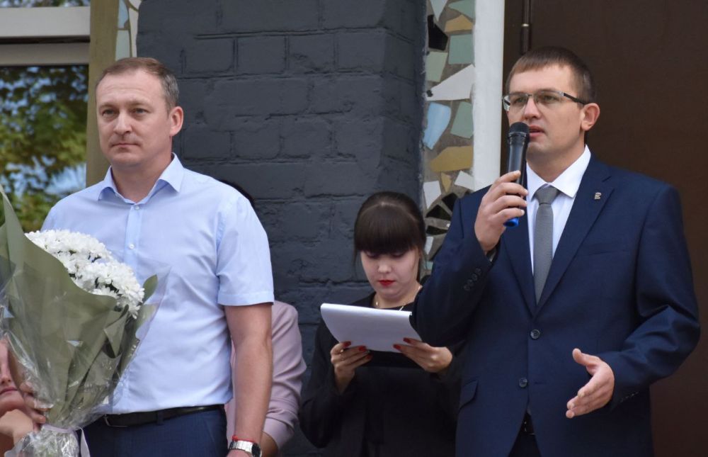 Евгений Морозов: Свершилось.Долгожданный первый звонок в школах Брянки прозвенел