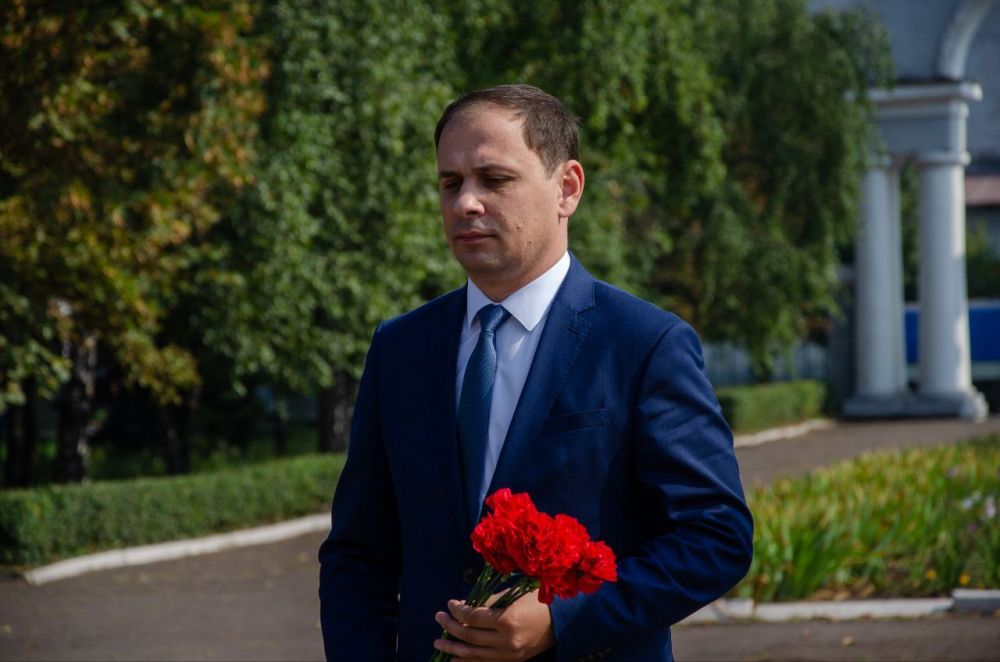 ������� �����: 2 �������� ������� �������� 80-����� ������������ �� �������-���������� �����������