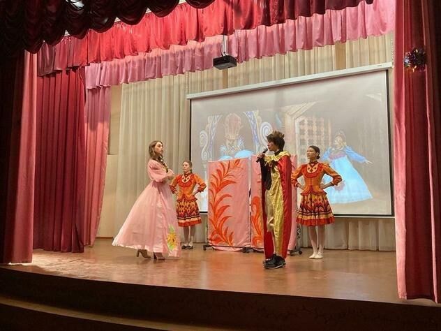 Цифровой театр, роли в котором будут исполнять дети и голограммы появится в школе Зимогорья за счет гранта губернатора Алтайского края, сообщили в администрации Славяносербского района