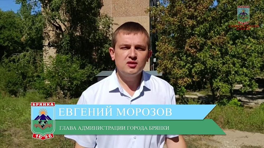 Специалисты из Брянской области, при содействии партии "Единая Россия", продолжают приводить в надлежащее состояние кровли домов в микрорайоне № 4. Работы стартовали еще на 6 объектах