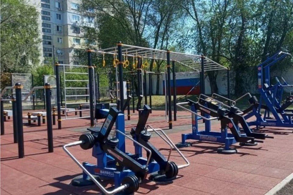 Луганской школе официальные лицензиаты ГТО подарили спортивную площадку