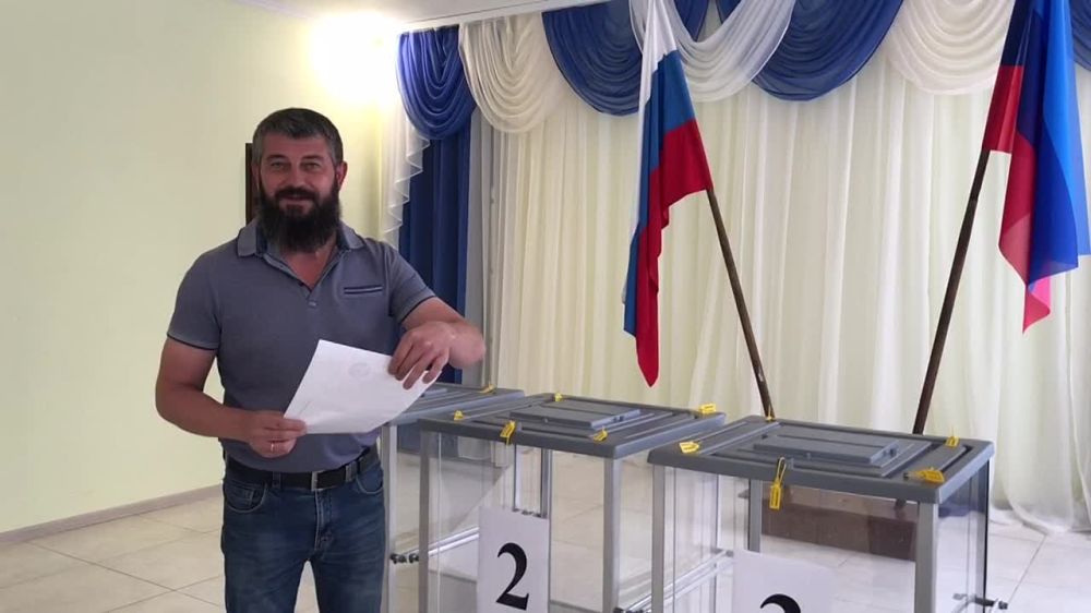 Исполняющий обязанности Главы Администрации Меловского района принял участие в голосовании