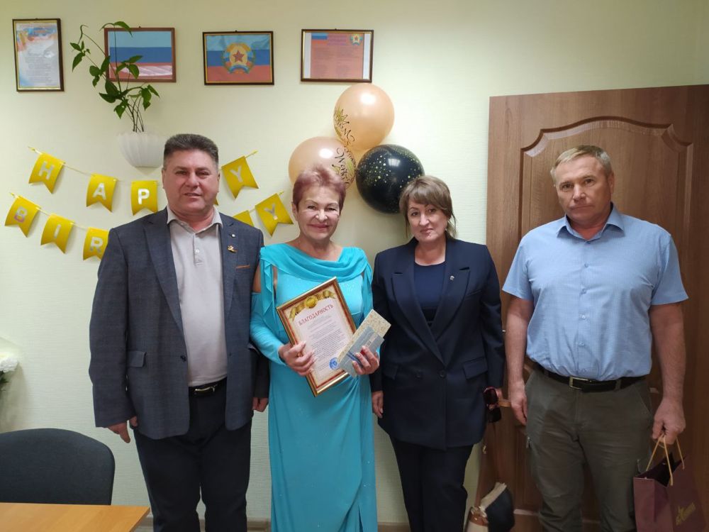 Сегодня юбилей у начальника Петровского отдела жизнеобеспечения Администрации Натальи Ивановны Ушаковой!