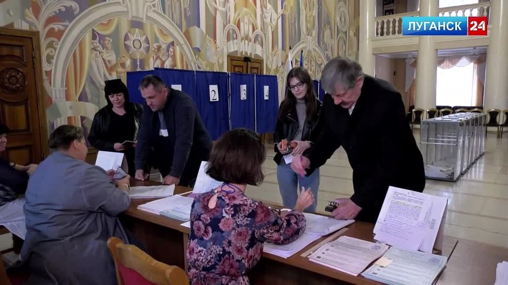 С самого утра жители Республики активно голосуют на избирательных участках