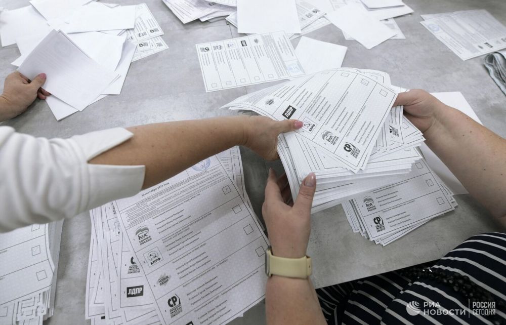 "Единая Россия" набрала более 74 процентов на выборах в Народный совет ЛНР