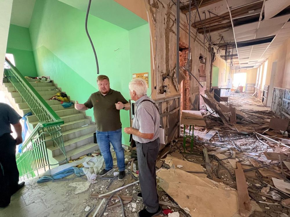 Министр образования и науки ЛНР Иван Кусов в ходе рабочей поездки посетил школы Первомайска и близлежащих населенных пунктов: Тошковке, Нижнем, Горском, Золотом, поселке Троицкое, сообщили в МОН ЛНР