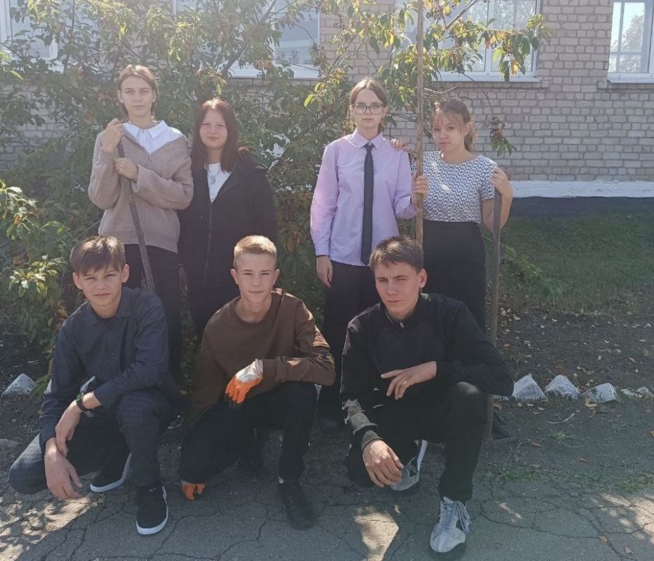 Обучающиеся Миусинской школы №19 приняли участие в акции "Очистим Республику от мусора"