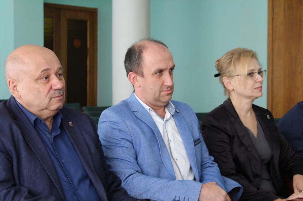 В ходе сессии Совета рассмотрены вопросы наделения правами юридического лица, утверждения Положения о муниципальных...