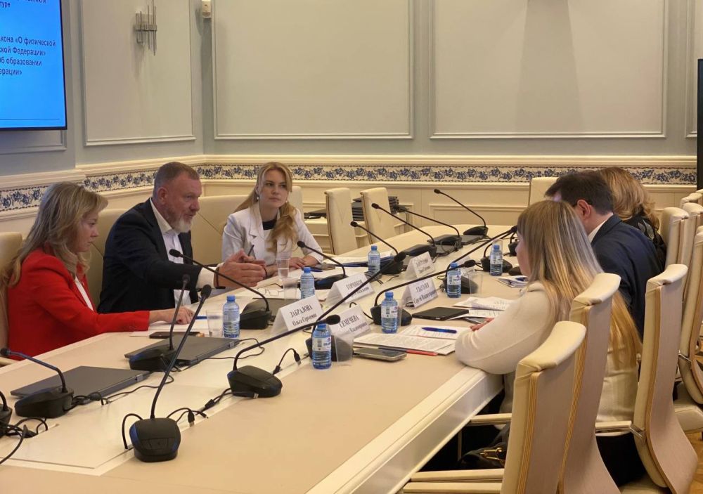 Дарья Лантратова: Вместе с коллегами из комитета социальной политики СовФеда Инной Святенко и Сергеем Горняковым внесли в ГосДуму законопроект, направленный на повышение доступности лекарств для жителей села