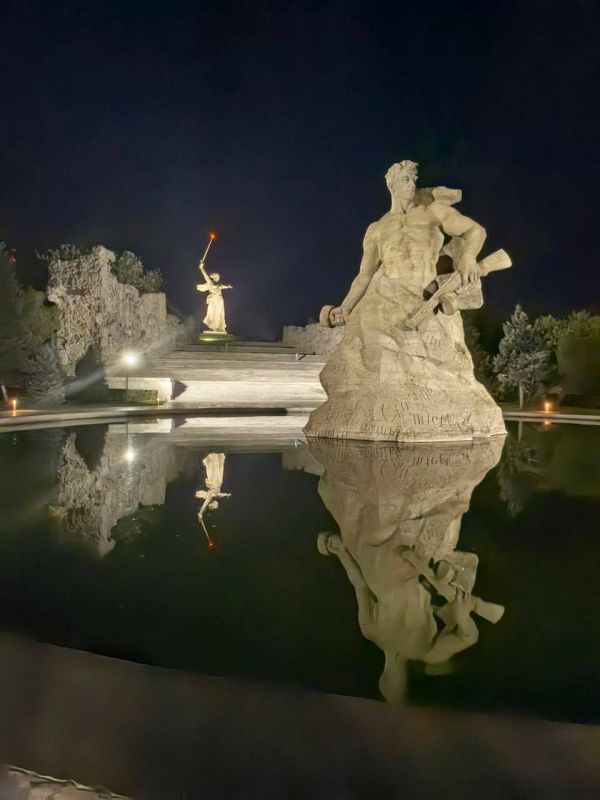 Дарья Лантратова: «Железный ветер бил им в лицо, а они всё шли вперёд, и снова чувство суеверного страха охватило противника: люди ли шли в атаку, смертны ли они?!»