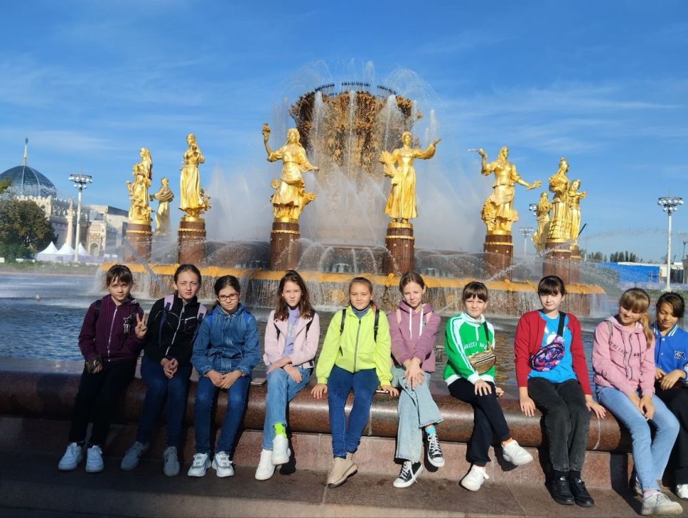 Учащиеся Свердловского центра «Мечта» знакомятся с историей и достопримечательностями Москвы