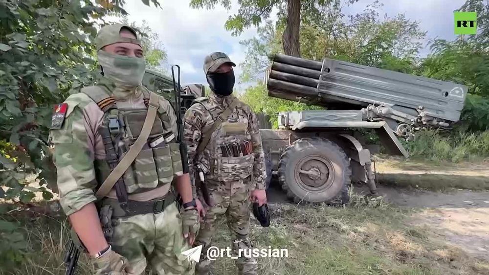 Бывшие вагнеровцы, которые перешли на службу в ВС РФ, отрабатывают из «Градов» по позициям ВСУ в районе Кременной (ЛНР)