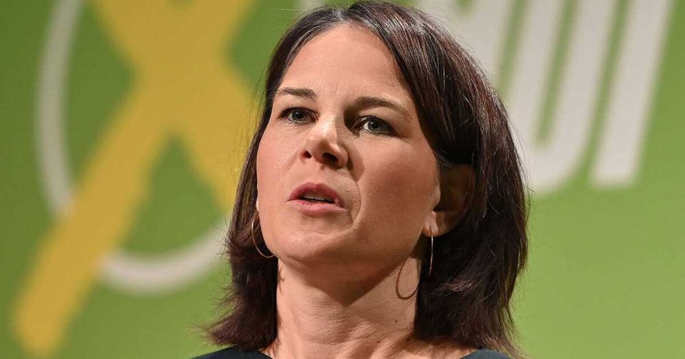 Захарова назвала заявления Бербок "новостями абсурда"