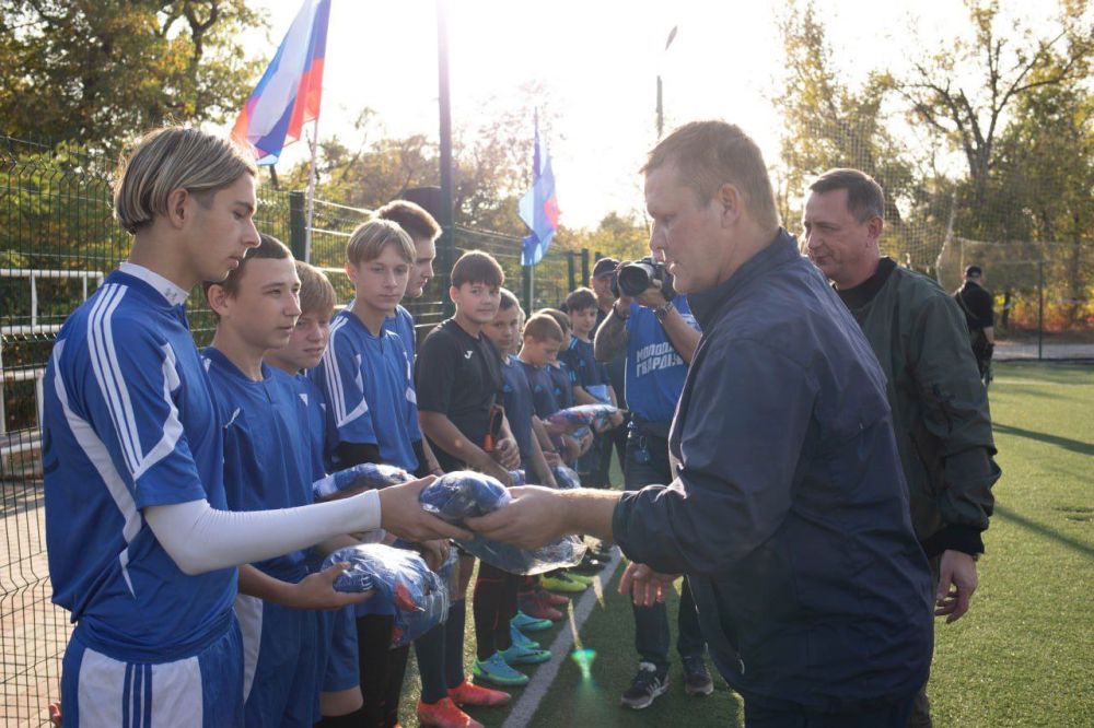 Единая Россия и МГЕР открыли в Северодонецке футбольную школу
