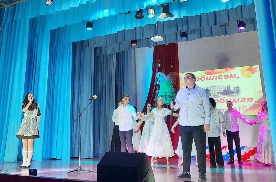 Школа №56 города Счастье отпраздновала 65-летие