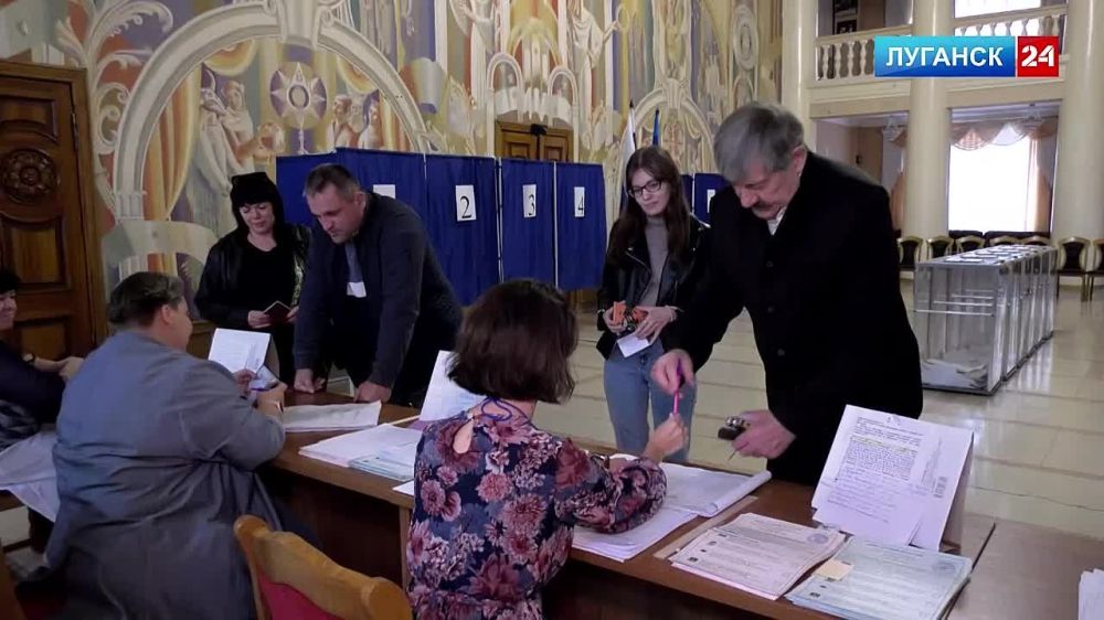 Прощание с заслуженным деятелем искусств Российской Федерации, народным артистом ЛНР, художественным руководителем...