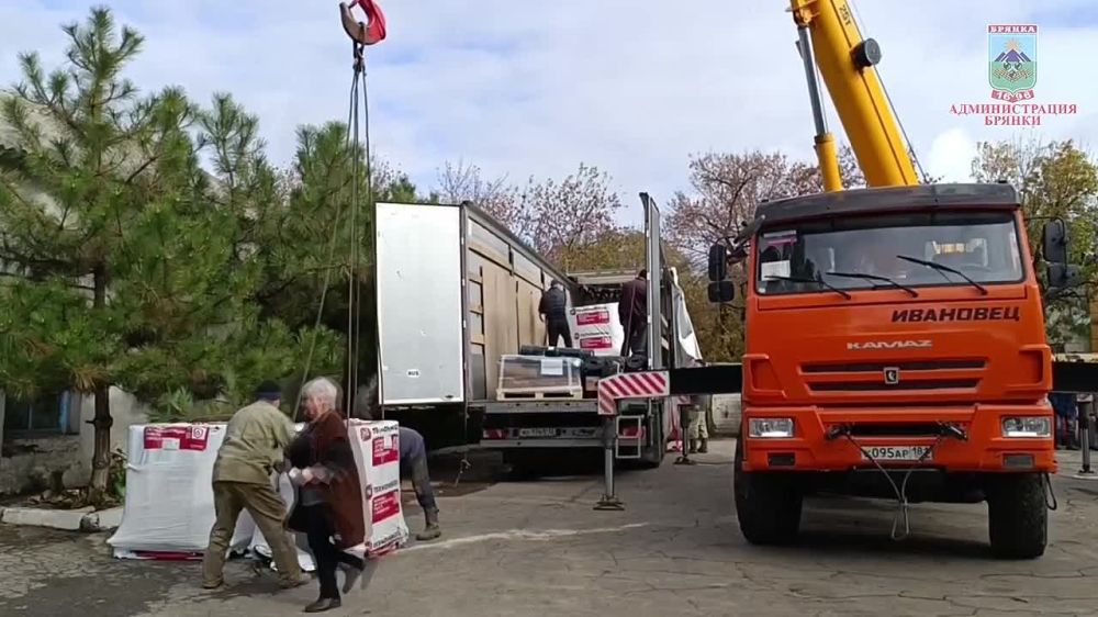 Брянская область доставила в подшефную Брянку строительные материалы для стабильного прохождения отопительного сезона, сообщил глава Брянки Евгений Морозов