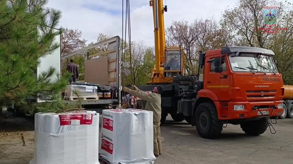 Из Брянской области в Брянку доставили строительные материалы для подготовке к предстоящему отопительному периоду, в своем ТГ-канале сообщил глава Брянки Евгений Морозов