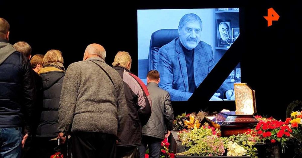 Народного артиста ЛНР Михаила Голубовича проводили в последний путь