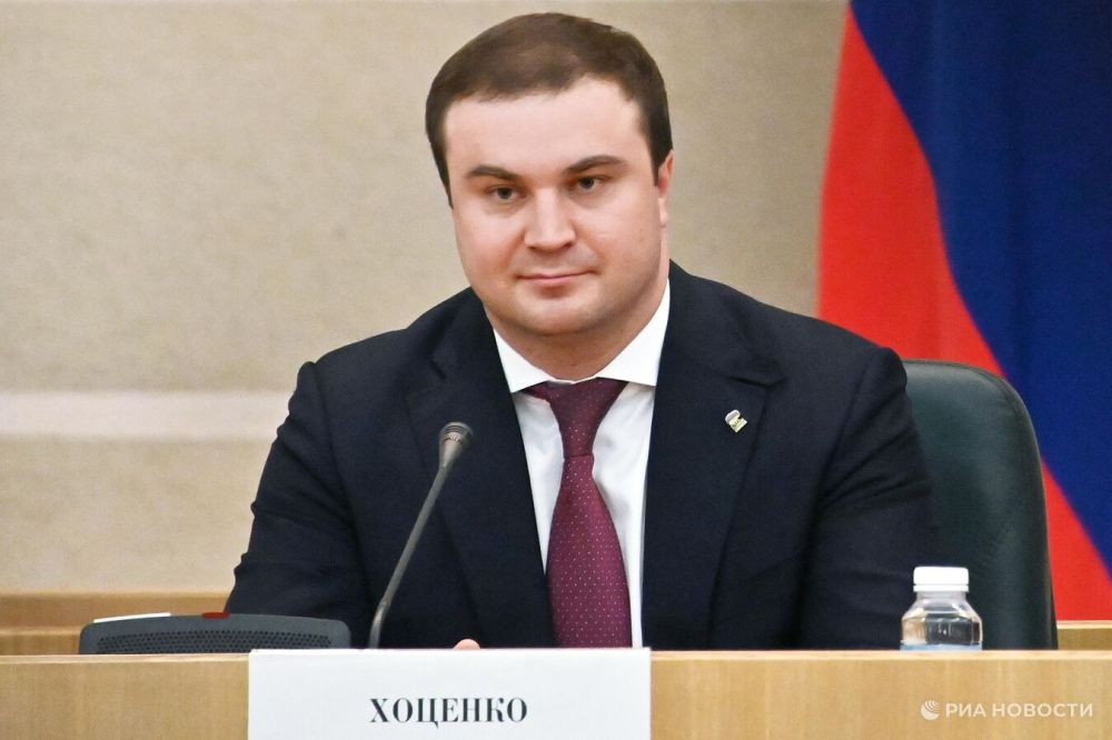 Омский губернатор проверил ход ремонта роддома в Стаханове ЛНР