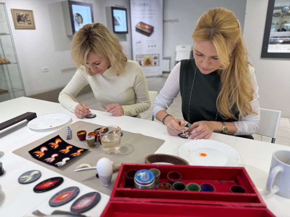 Дарья Лантратова: На выходных решили съездить в Палехскую мастерскую