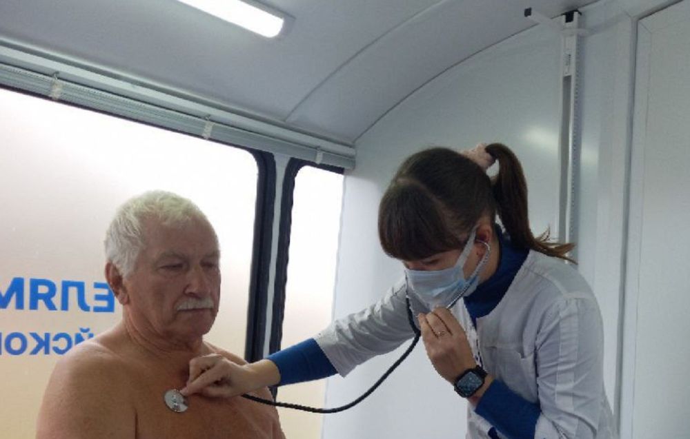 Луганские врачи провели прием пациентов на передвижном ФАПе в отдаленном селе