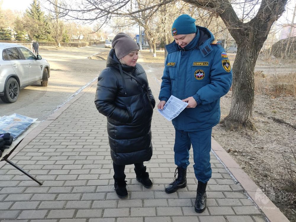 Спасатели Славяносербска рассказали землякам, как избежать опасностей, связанных с печным отоплением