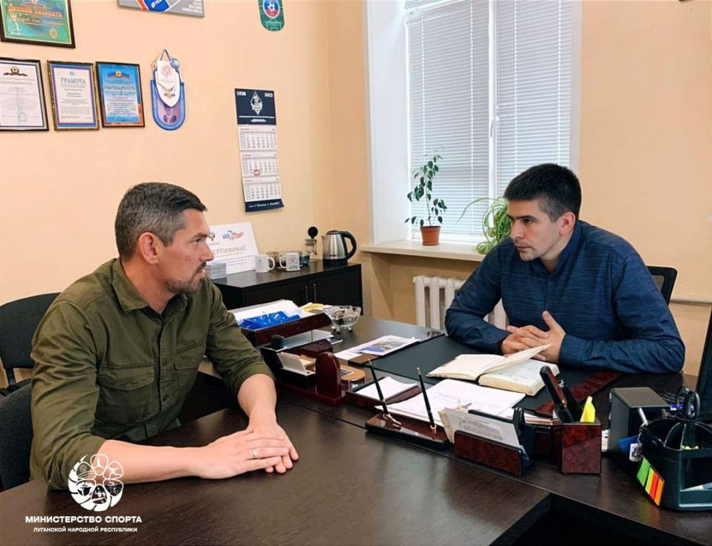 Министр спорта ЛНР Олег Шеренешев и председатель Всероссийской общественной организации «Федерация лзертага России» Дмитрий...