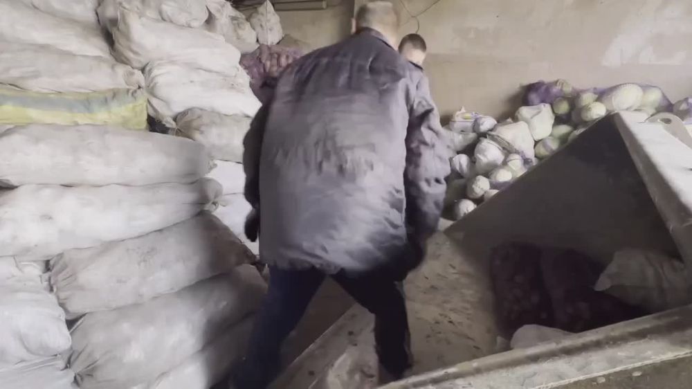 Глава Татарстана Рустам Минниханов сообщил, что в подшефные Лисичанск и Рубежное в ЛНР доставили очередную 135-тонную партию гуманитарной помощи