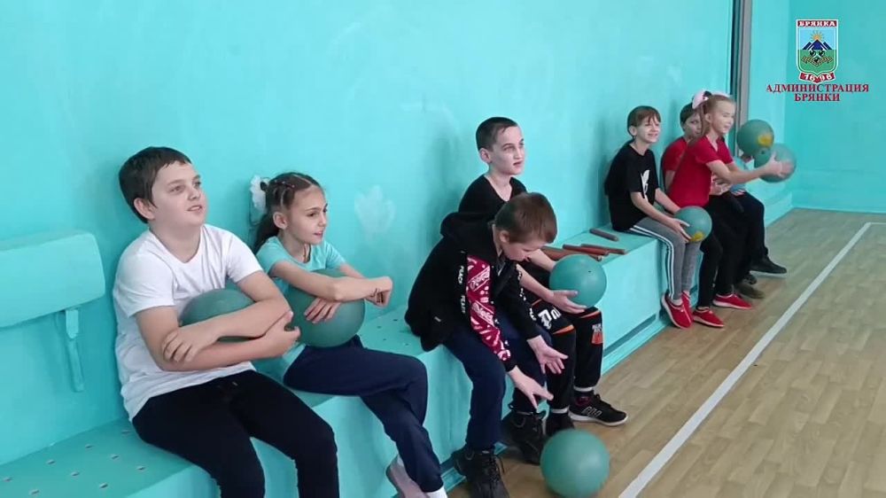 Евгений Морозов: А вот это видео, думаю, смело может претендовать на лучшее доказательство комфортных условий для занятий детворы в четвертой школе