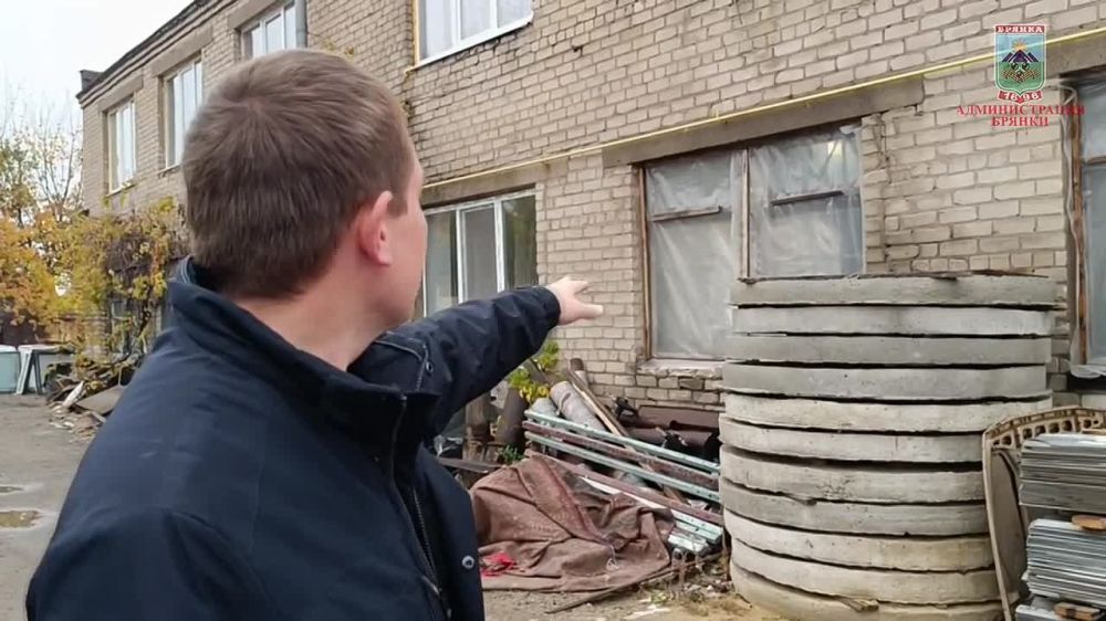 Евгений Морозов: Обычно в МУП "Комсервис" жители Брянки попадают немного с другой стороны - с центрального входа