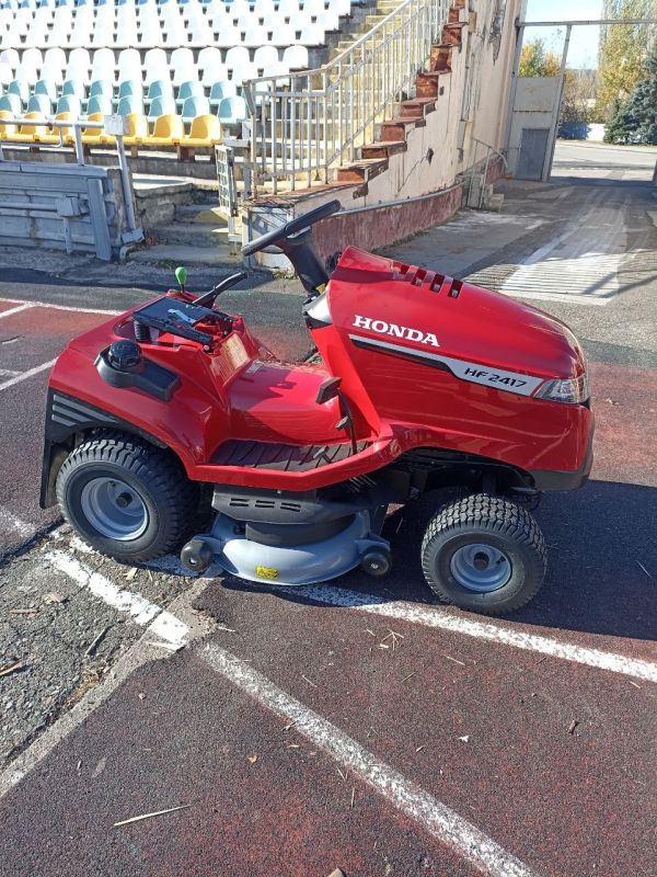 Республиканский стадион получил спецтехнику от Президентского фонда культурных инициатив