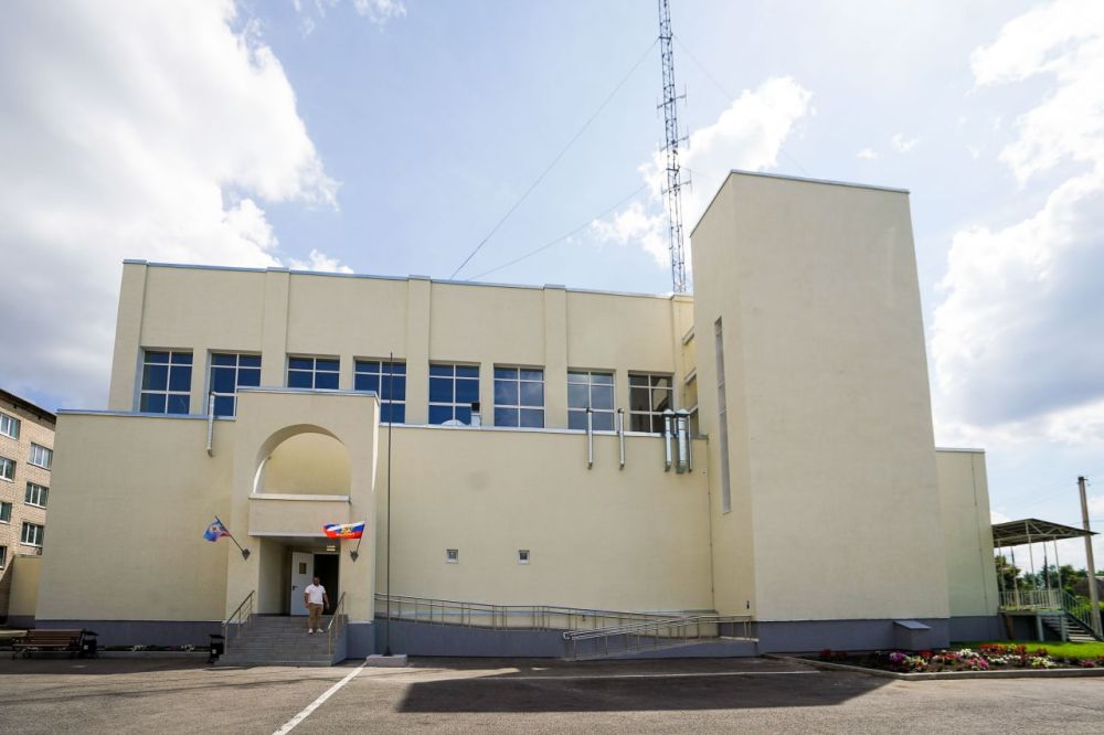 Московские коммунальщики восстановили разрушенный физкультурно-оздоровительный комплекс (ФОК) многопрофильного колледжа в городе Счастье