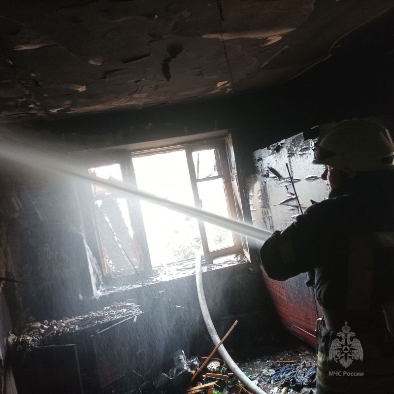 4 ноября в 8:56 на номер 101 поступило сообщение о загорании в квартире на 1 этаже 2-х этажного дома, по адресу: г. Лисичанск, г. Приволье, ул. Чехова, 4