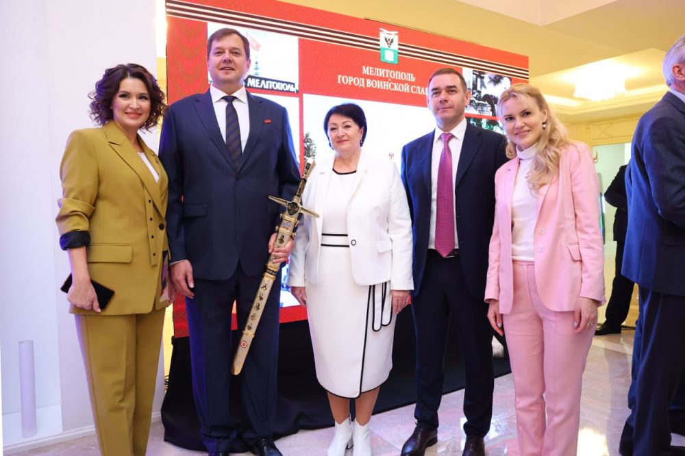 Дарья Лантратова: Городам воинской славы Мариуполю и Мелитополю вручили «Мечи Победы»