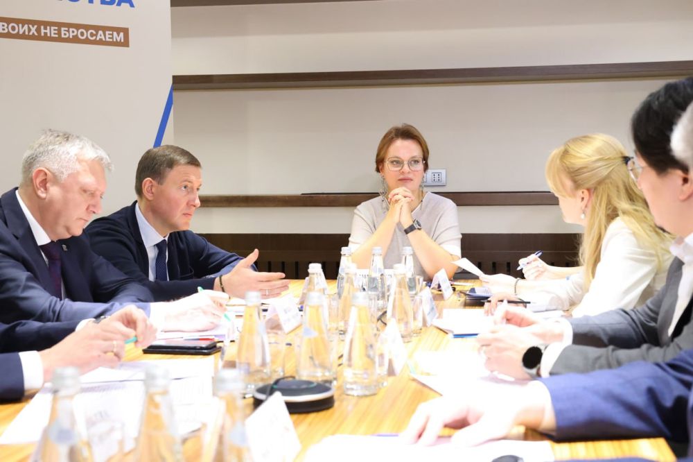 Дарья Лантратова: Вместе с Андреем Турчаком и коллегами-однопартийцами встретились с Фондом «Защитники Отечества»