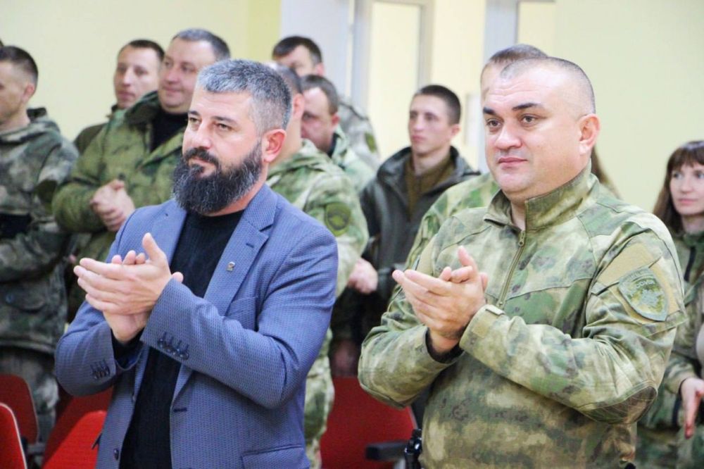 В пгт Меловое прошло торжественное мероприятие, посвященное Дню сотрудников внутренних дел РФ