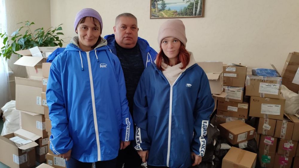 Единороссы продолжают помогать жителям ЛНР. Активисты партии «Единая Россия» продолжают оказывать помощь нуждающимся в ней жителям ЛНР
