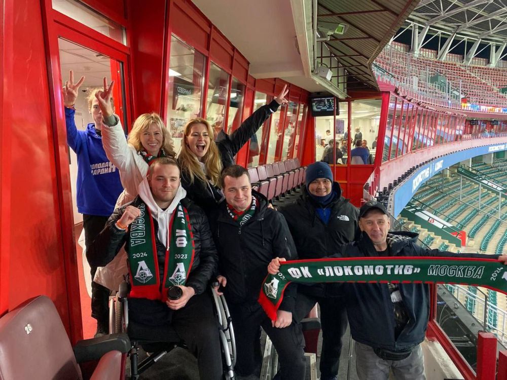 Дарья Лантратова: Вместе с Екатериной Стенякиной организовали поход на футбольный матч для ребят, которые проходят реабилитацию в госпитале Вишневского