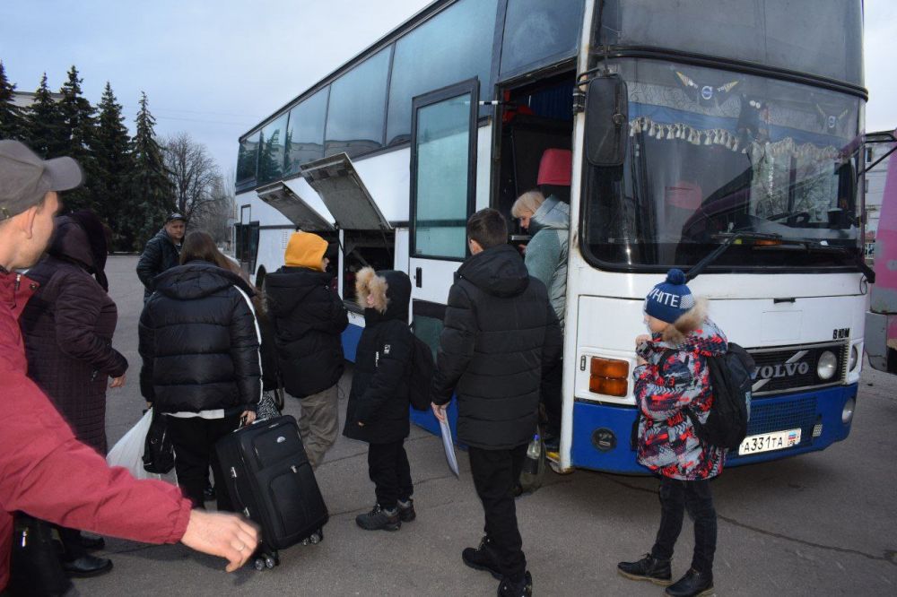 Сергей Колягин: Сегодня, 13 ноября, в рамках проекта «Дети Новороссии» группа детей из населенных пунктов городского округа город Первомайск отправилась на отдых и оздоровление по маршруту г. Воронеж – г. Санкт – Петербург – г. Сортавала