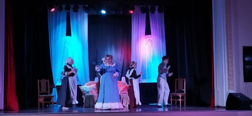 И вновь народный театральный коллектив «Эксперимент» (руководитель Сергей Являнский) Городского центра культуры и досуга г. Ирмино представили на суд зрителей новую постановку