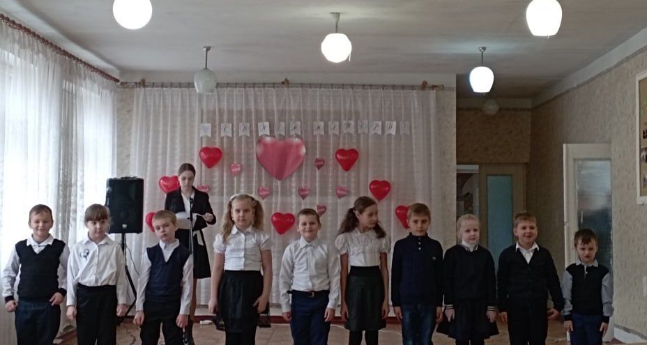 Во всех общеобразовательных и дошкольных учреждениях Красного Луча прошли тематические мероприятия, посвященные Дню матери