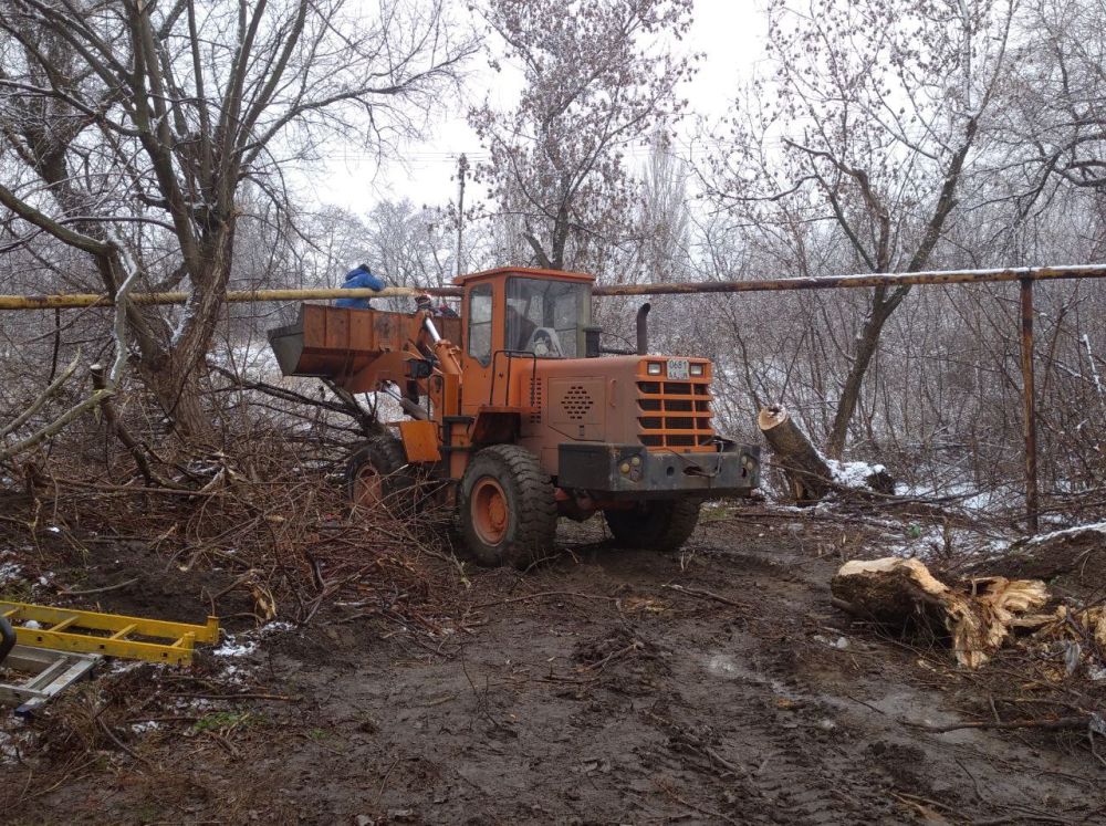Сергей Жевлаков: По состоянию на утро без света в Стаханове, Ирмино и Алмазной оставалось более 1000 абонентов (1263)