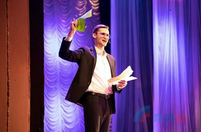 Вечер памяти заслуженного деятеля искусств России, народного артиста ЛНР Михаила Голубовича "По зову сердца" прошел на сцене Луганского академического украинского музыкально-драматического театра на Оборонной